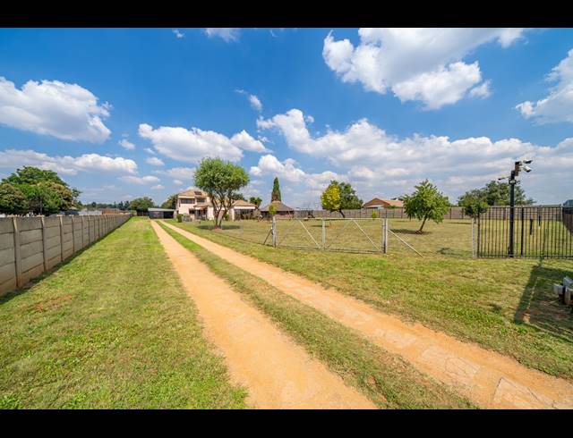 5,578M² SMALLHOLDING FOR SALE IN BENONI AH